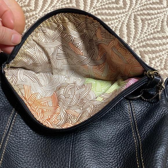 The sak Deena flop crossbody bag black pebbled leather purse fold over zip flap - Picture 12 of 12